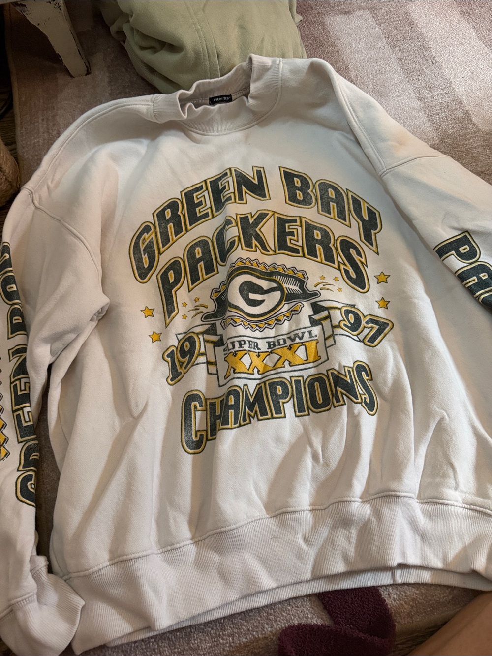 Abercrombie & Fitch team apparel oversized cream green bay packer crewneck